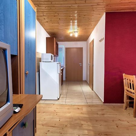 Apartmanovy Dom Red Hotel Podhájska Buitenkant foto