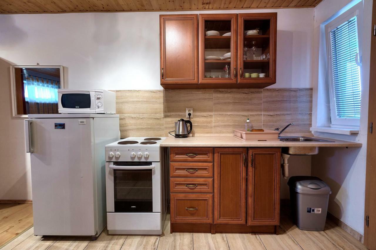 Apartmanovy Dom Red Hotel Podhájska Buitenkant foto