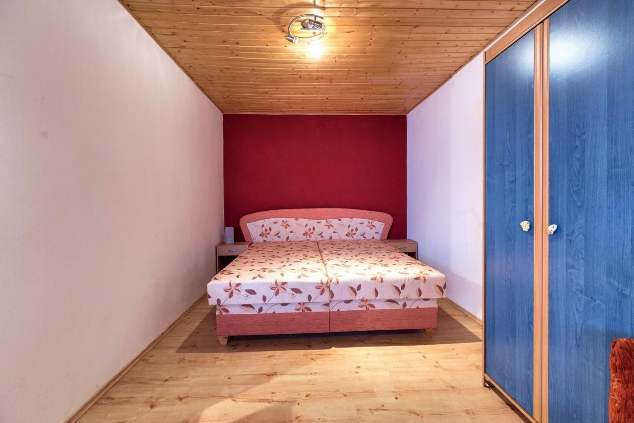Apartmanovy Dom Red Hotel Podhájska Buitenkant foto