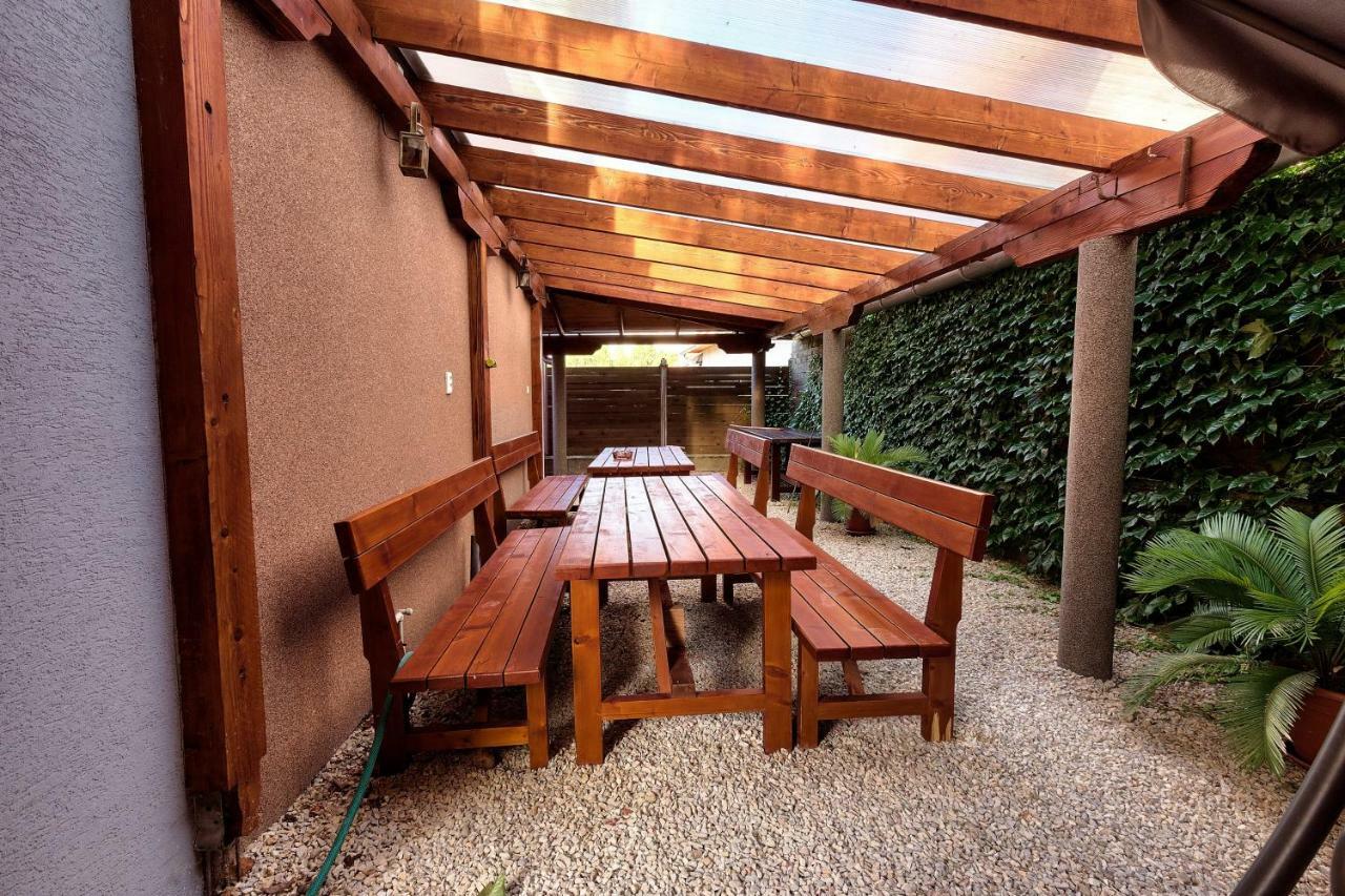 Apartmanovy Dom Red Hotel Podhájska Buitenkant foto