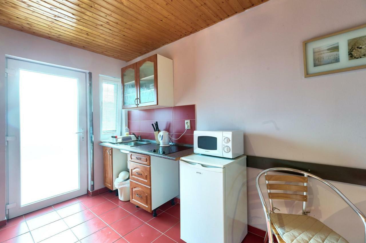 Apartmanovy Dom Red Hotel Podhájska Buitenkant foto