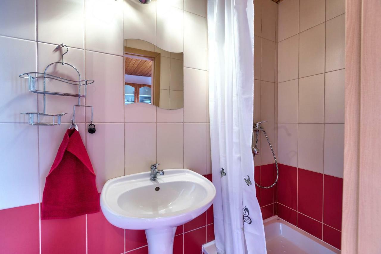 Apartmanovy Dom Red Hotel Podhájska Buitenkant foto