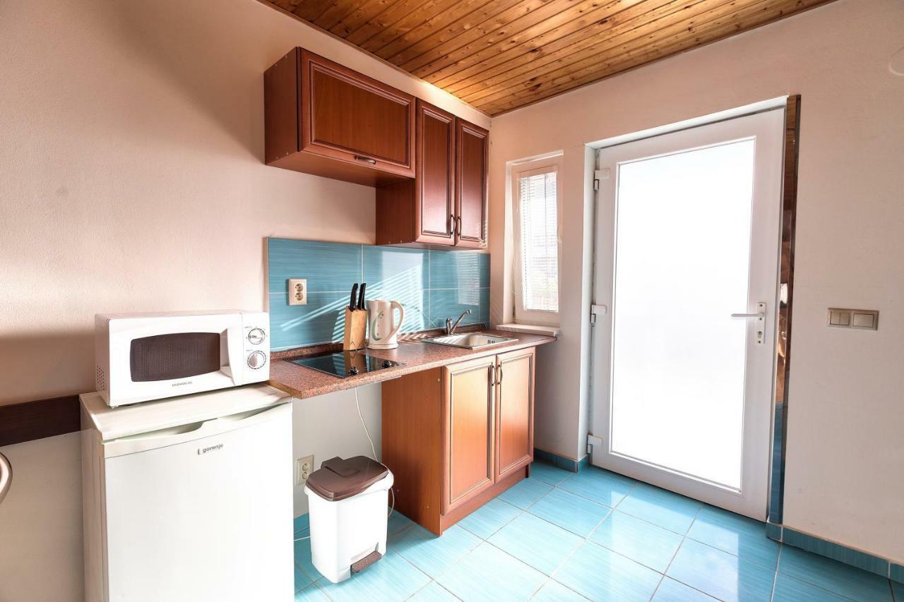 Apartmanovy Dom Red Hotel Podhájska Buitenkant foto