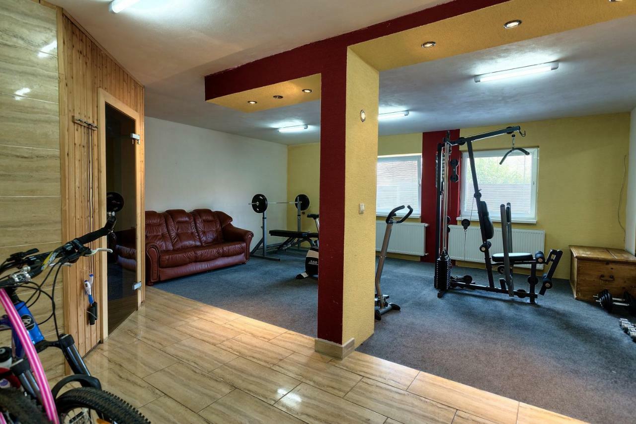 Apartmanovy Dom Red Hotel Podhájska Buitenkant foto