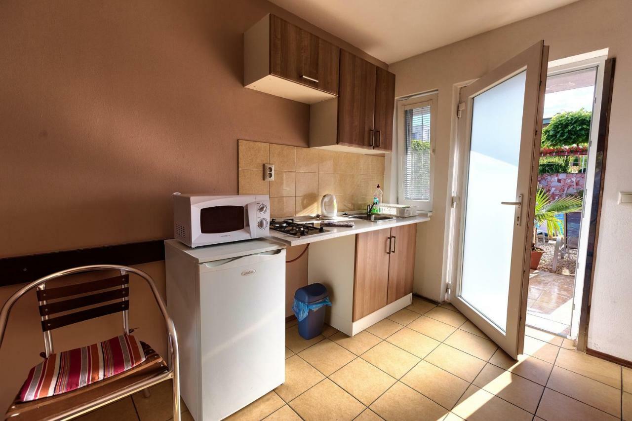 Apartmanovy Dom Red Hotel Podhájska Buitenkant foto