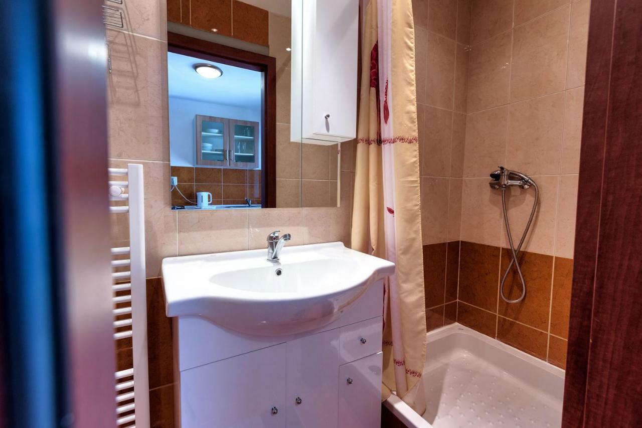 Apartmanovy Dom Red Hotel Podhájska Buitenkant foto
