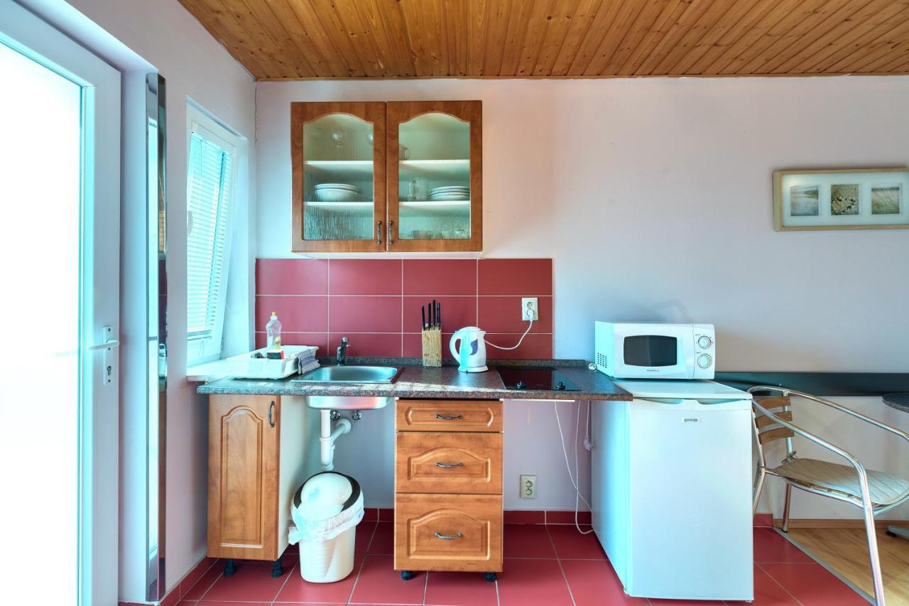 Apartmanovy Dom Red Hotel Podhájska Buitenkant foto