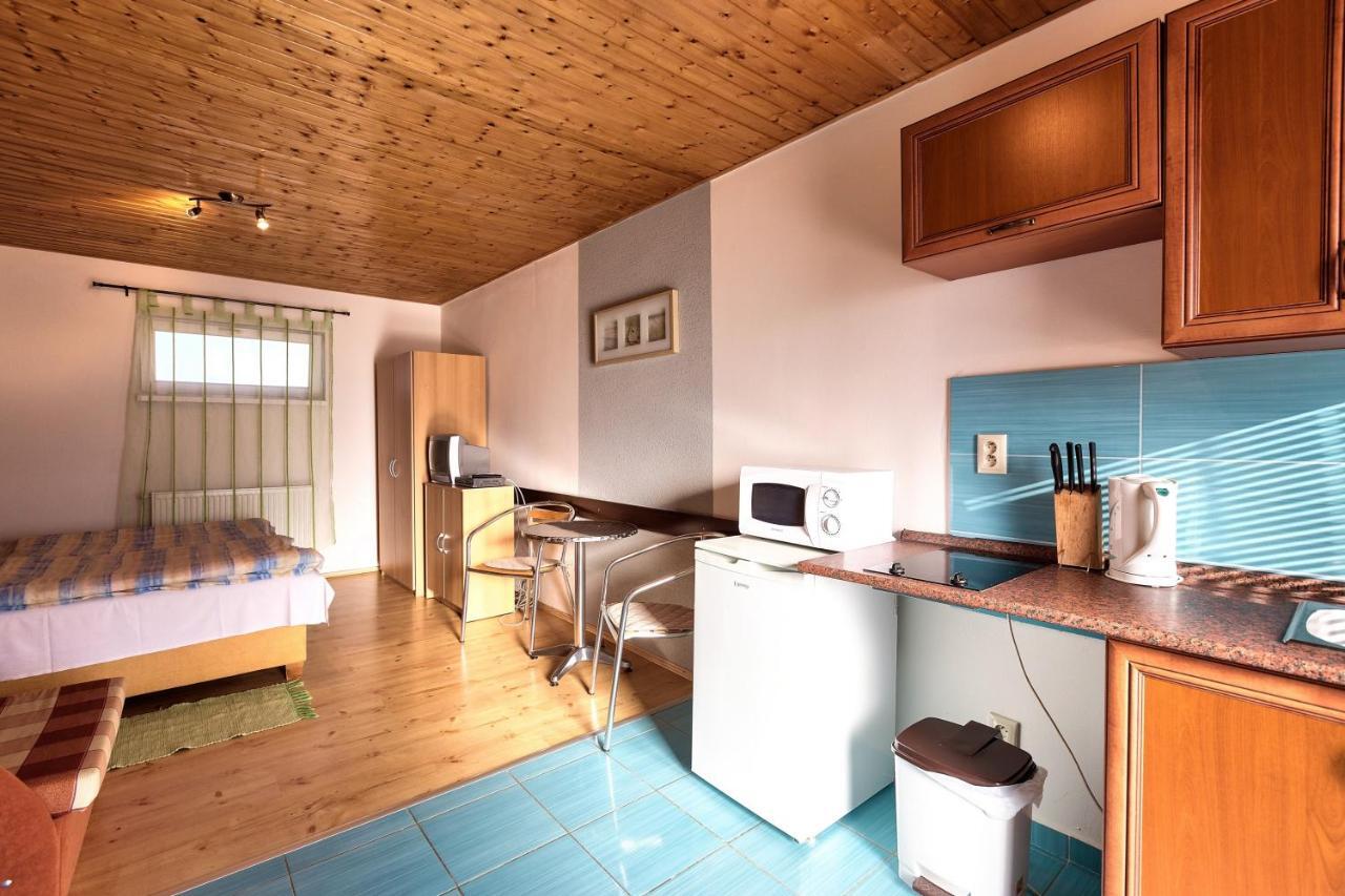 Apartmanovy Dom Red Hotel Podhájska Buitenkant foto