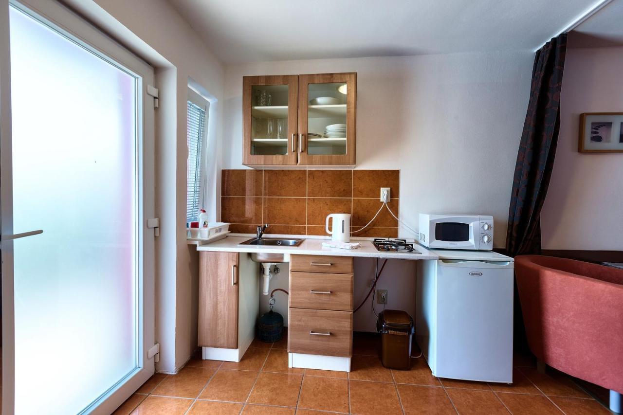 Apartmanovy Dom Red Hotel Podhájska Buitenkant foto